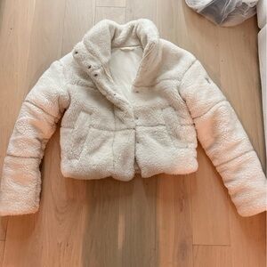 Fuzzy white Alo puffer